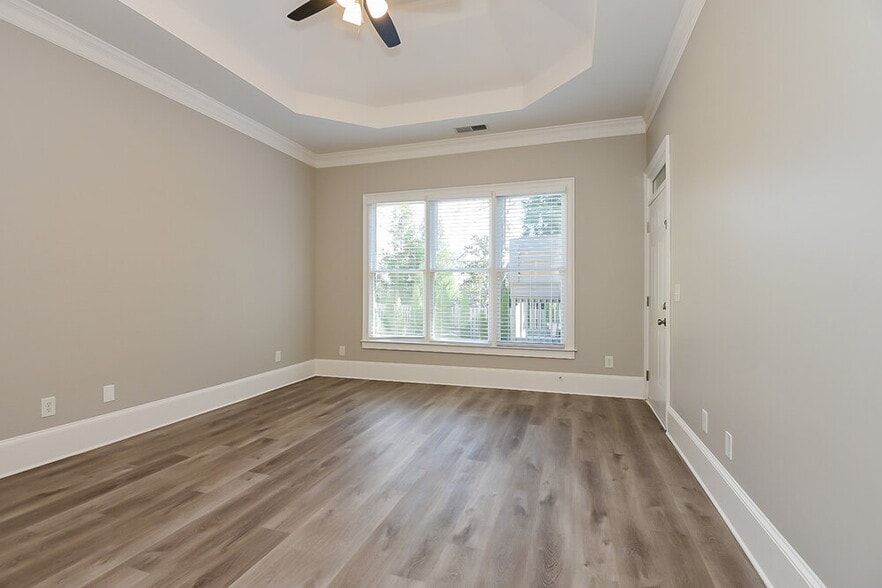 Building Photo - 4654 Jefferson Ridge Way