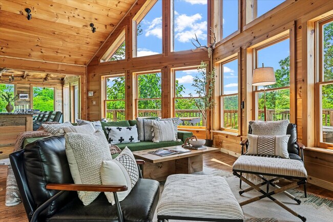 Building Photo - 208 Tunnel Ridge Dr