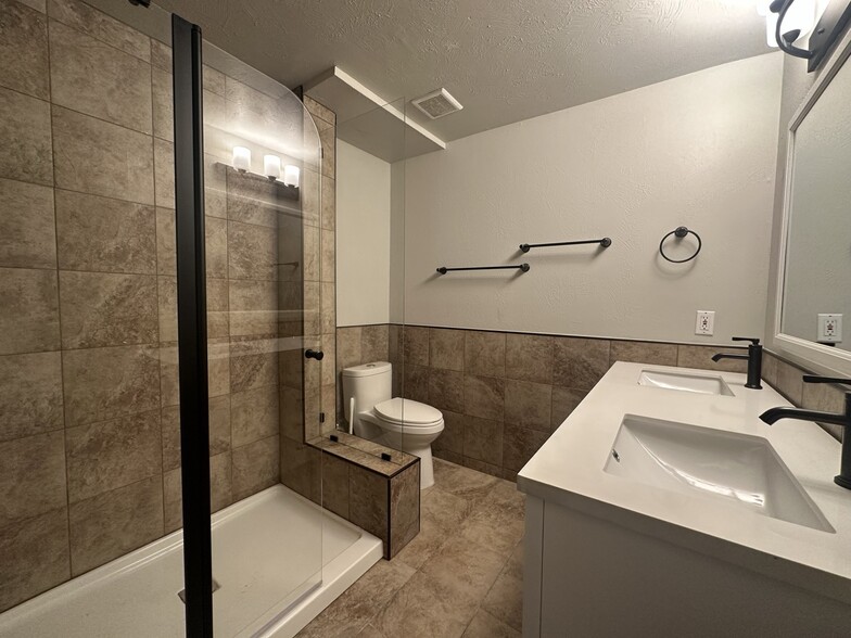 Building Photo - 6515 Last Light Ct