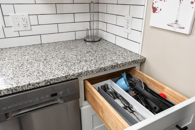 Building Photo - 2307 E 65th St