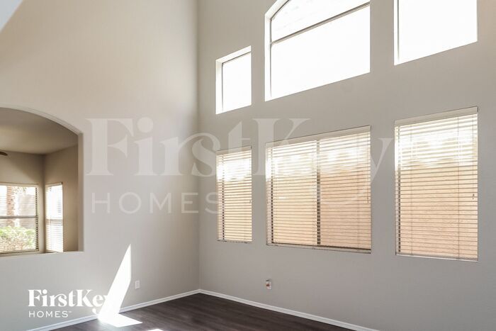 Building Photo - 1336 W Wahalla Ln