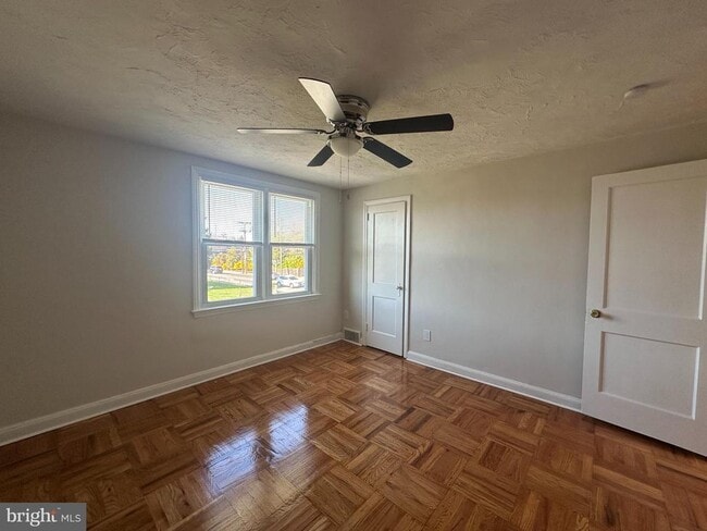 Building Photo - 2204 Lynn Blvd