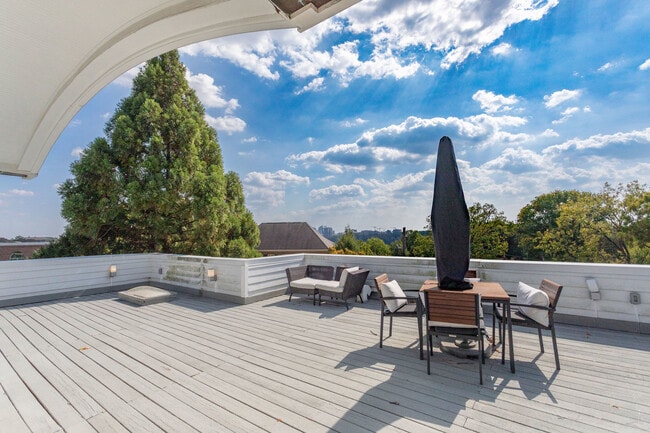 Building Photo - 4611 Charleston Terrace NW