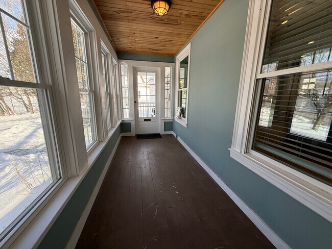 Building Photo - 672 Lisbon St