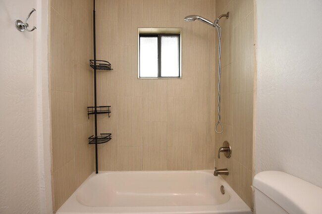 Building Photo - 502 E Mariposa St