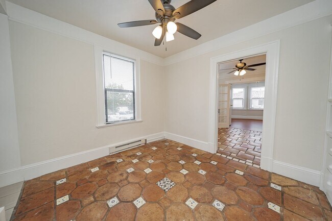Building Photo - 4056 Piedmont Ave