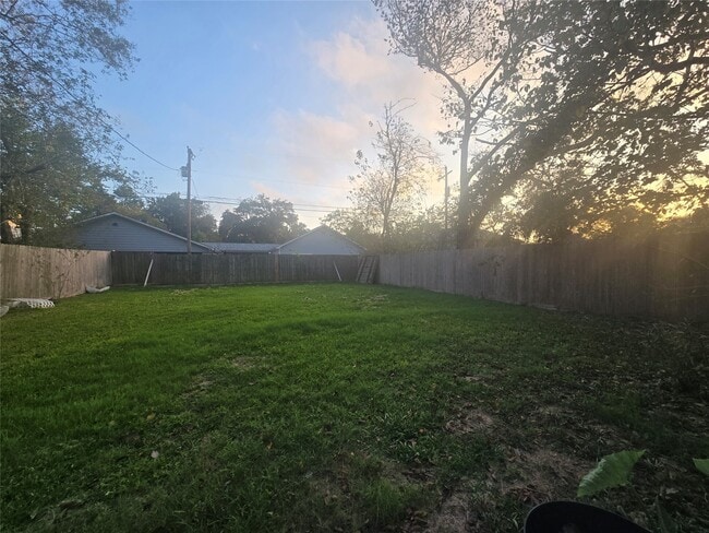 Building Photo - 1905 Oleander