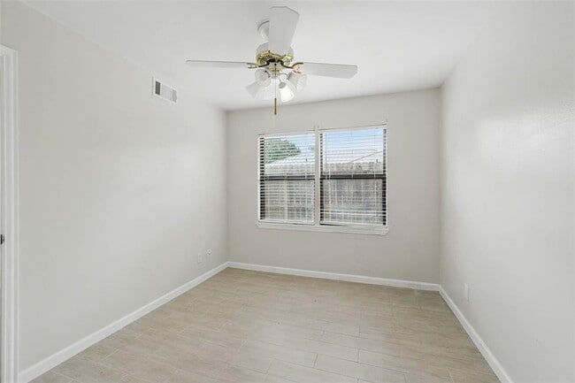 Building Photo - 9030 Bassoon Dr