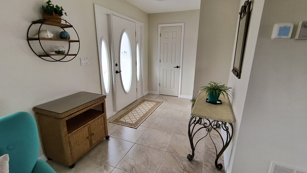 Building Photo - 910 Juno Dr