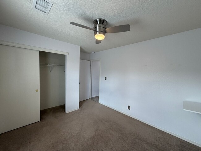 Building Photo - 3 Bedroom Single Story Home Available Near Dennis Chavez Blvd SW & 98th St SW!