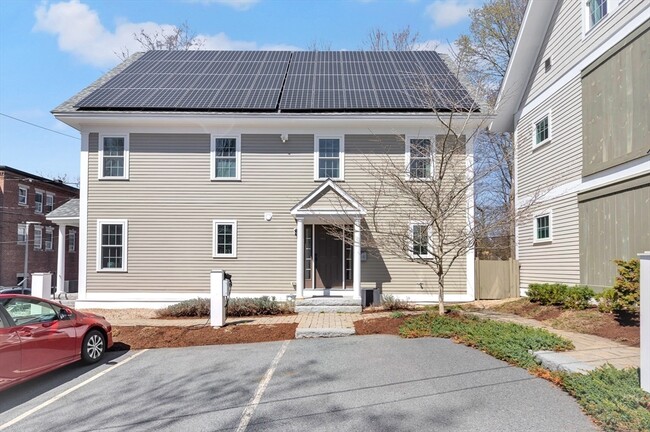 Building Photo - 154 Highland St