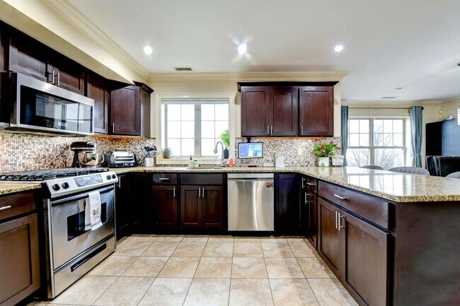 Building Photo - 1625 Paterson Plank Rd