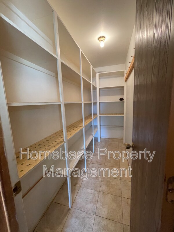 Building Photo - 2600 E Cliffside Dr