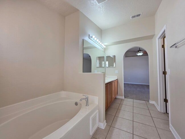 Building Photo - FOR RENT in Newberry 4 Bed, 2 bath corner home