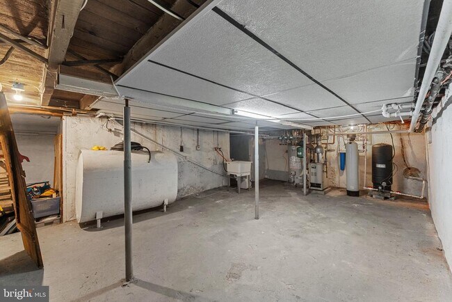 Building Photo - 158 W Butler Ave