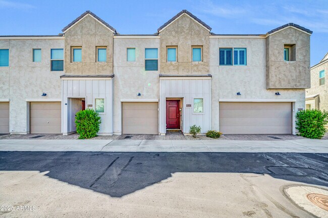 Building Photo - 8326 N 22nd Ln
