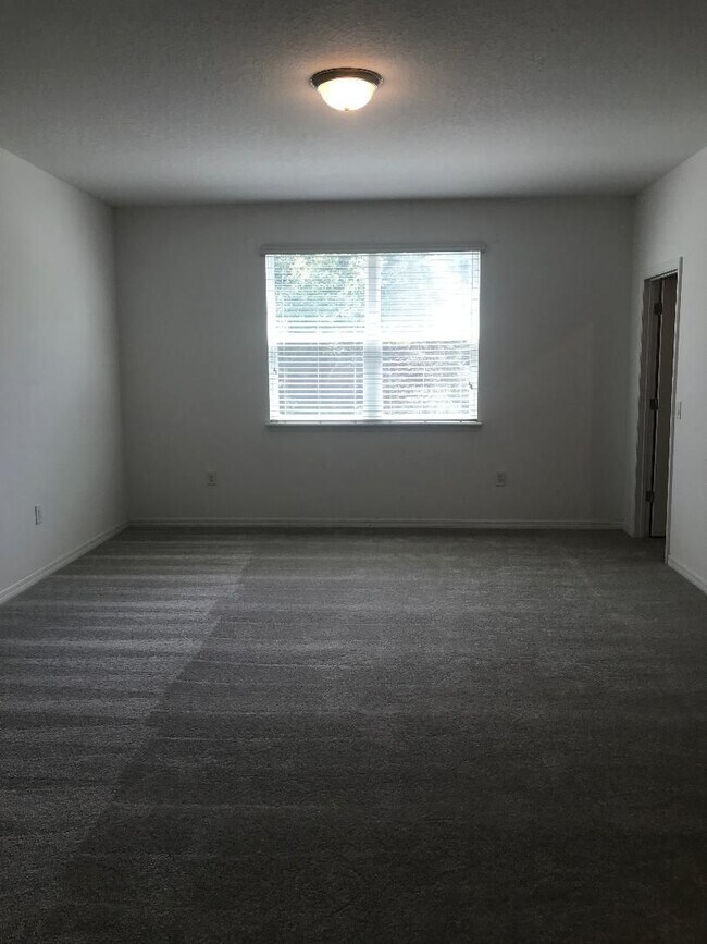 Building Photo - 12886 Westside Vlg Lp