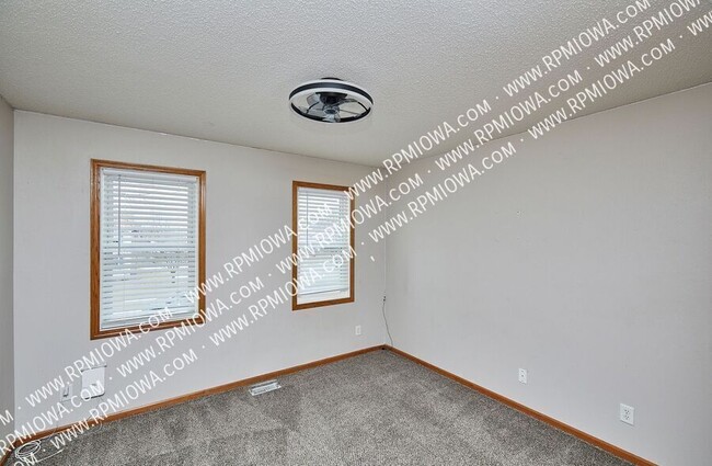 Building Photo - 1913 NW Pleasant St