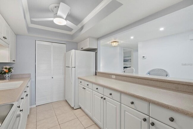 Building Photo - 255 The Esplanade N