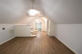 Building Photo - 1702 Cougar Creek