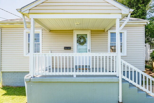 Building Photo - 403 Polk St