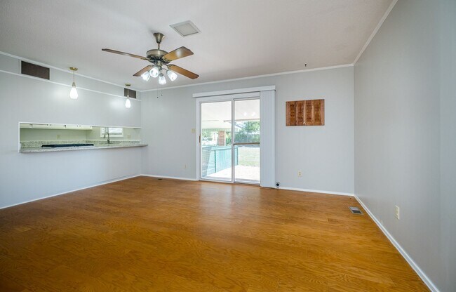 Building Photo - 240 Maywood Dr