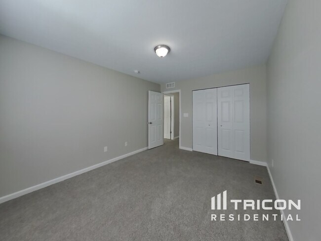 Building Photo - 2488 Shadow Bend Dr