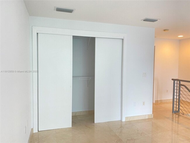 Building Photo - 1060 Brickell Ave