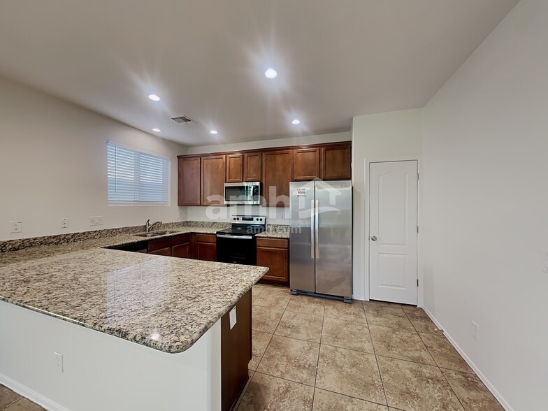 Building Photo - 2865 S Hansen Dr