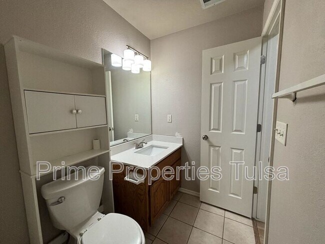 Building Photo - 10333 E 112th St S