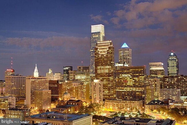 Building Photo - 2001 Hamilton St