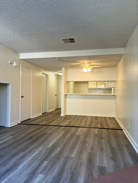 Building Photo - 43711 Challenger Way