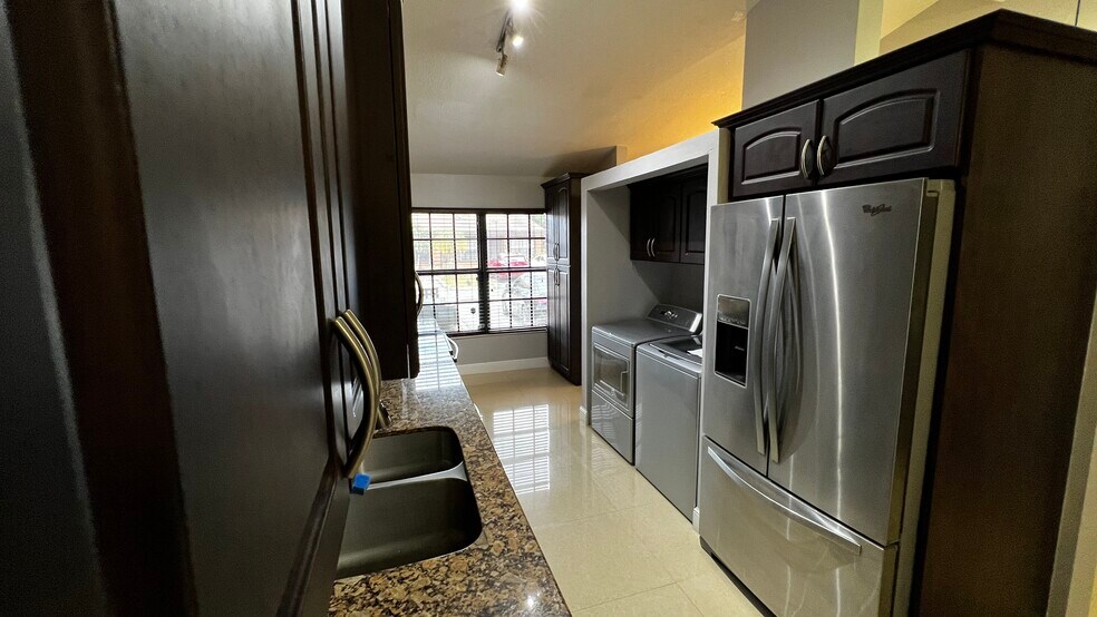 Kitchen - 2310 Elm Ct