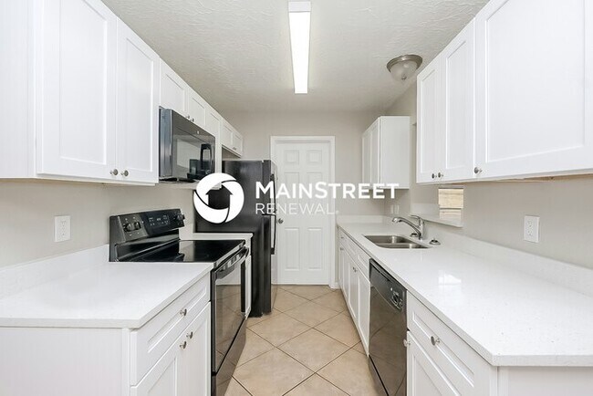 Building Photo - 3 Bedroom Pet-Friendly Home in SARASOTA, FL with Main Street Renewal