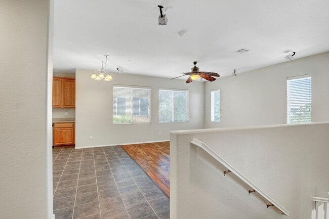 Building Photo - 3 Bedroom Split Level Home in Centennial H...