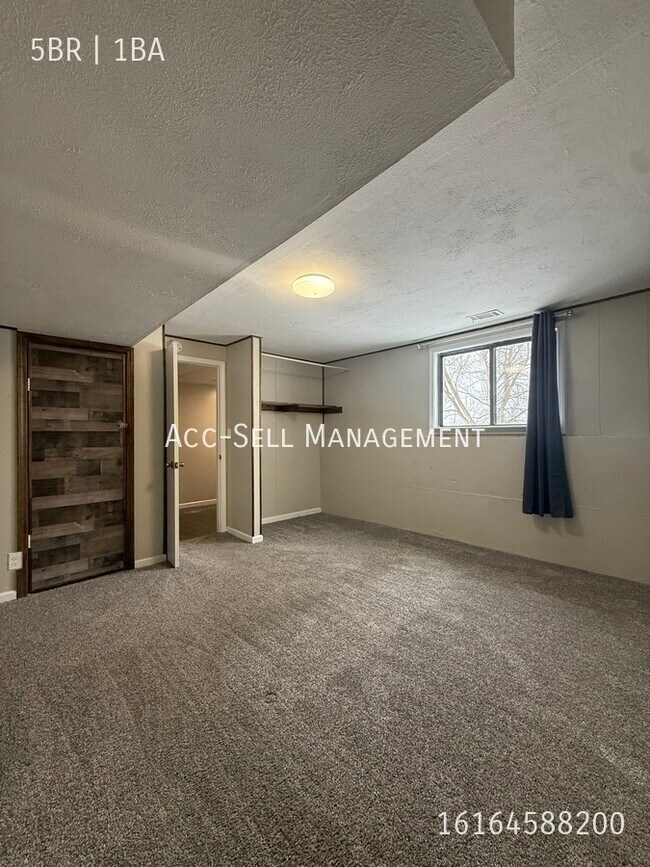 Building Photo - 5231 Rich-