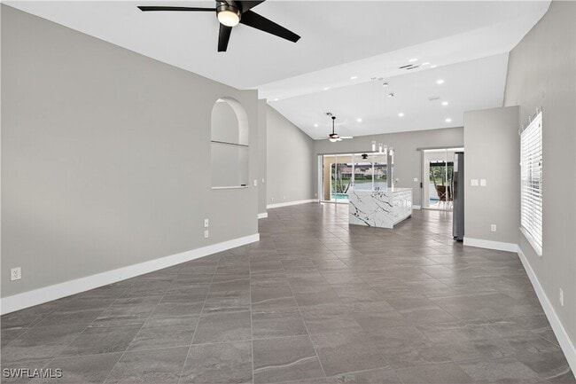 Building Photo - 2138 E Crown Pointe Blvd