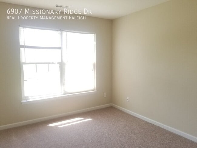 Building Photo - 6907 Missionary Ridge Dr