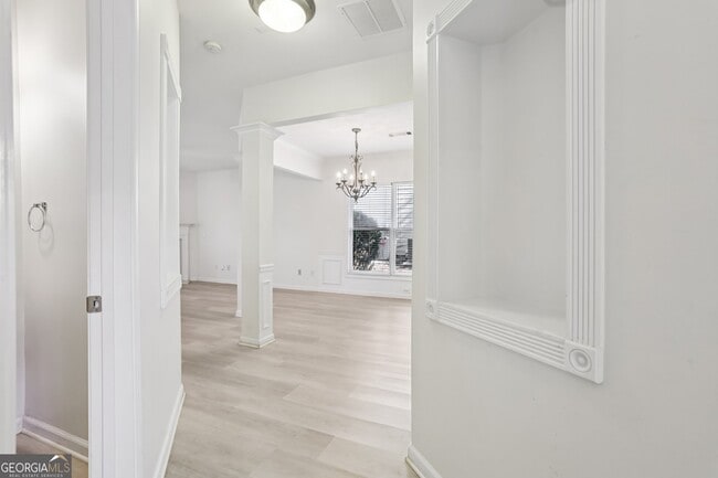 Building Photo - 5940 Bentley Way