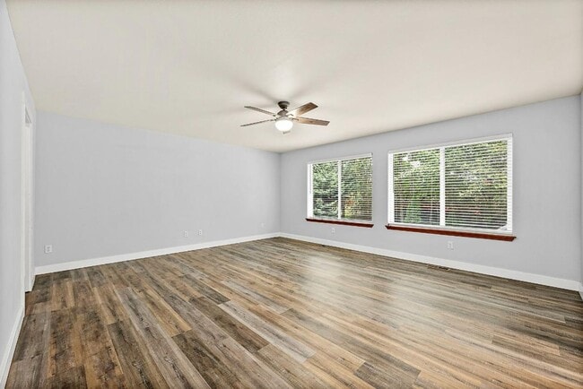 Building Photo - Spacious 3-Bed Home w/ AC, RV Parking & Hu...