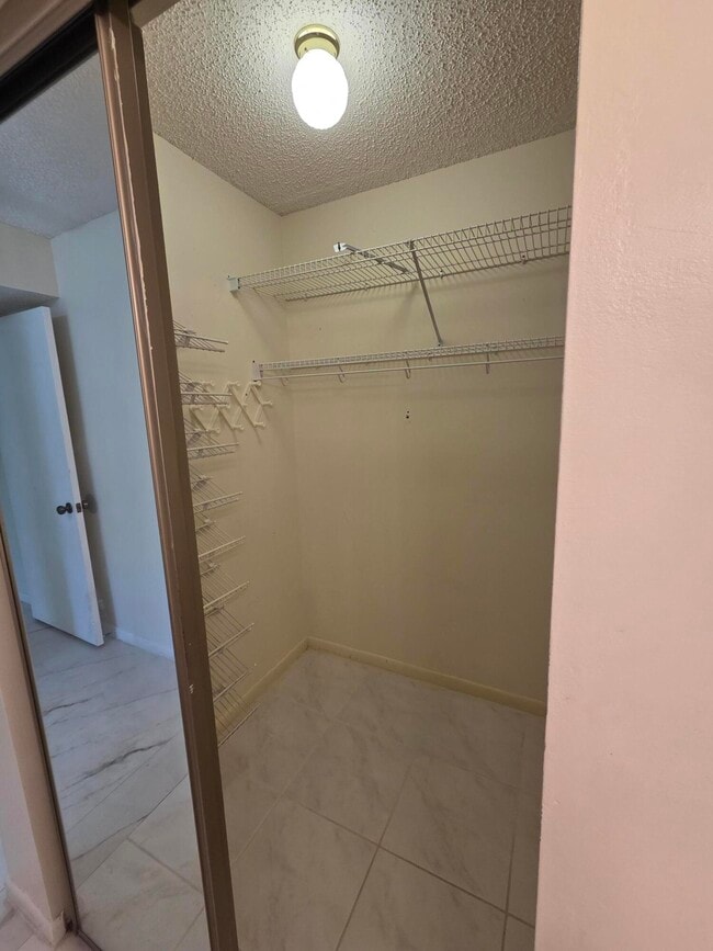 Building Photo - 9187 Norte Lago