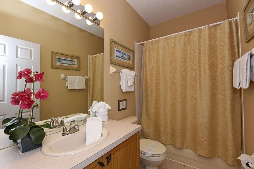 Building Photo - 8160 Fan Palm Way