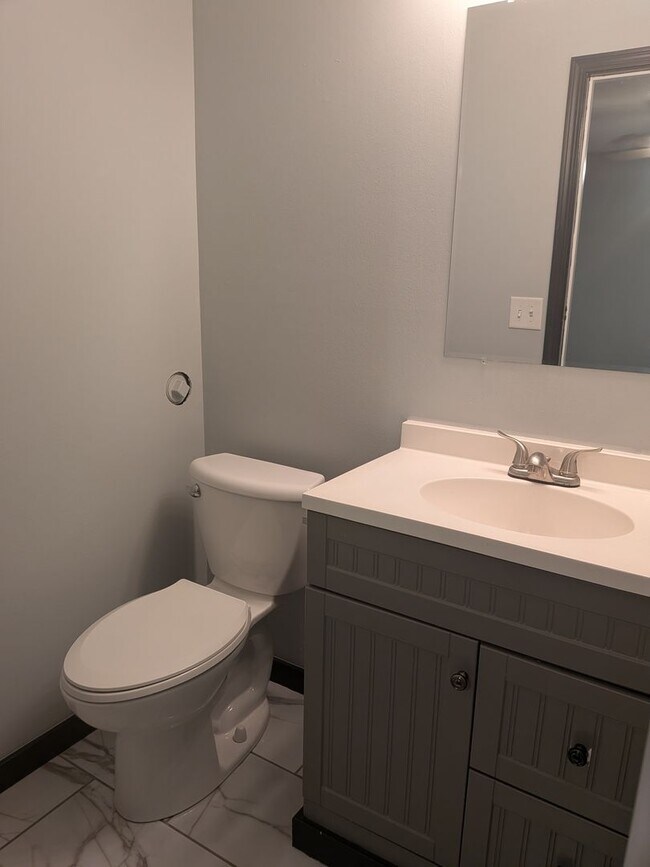Building Photo - Fully furnished. All utilities included 3 Bed 1.5 Bath House