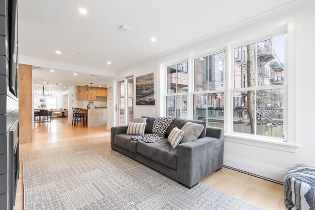 Building Photo - 69 Montgomery St