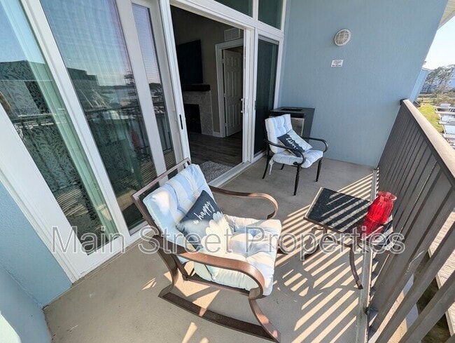 Building Photo - 14100 River Rd