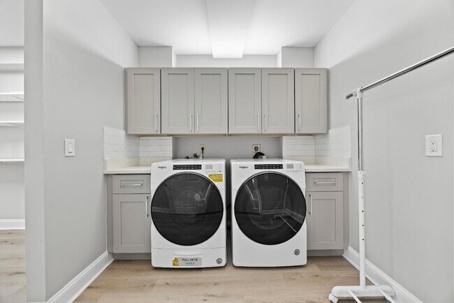 Building Photo - 3716 Whitehall Dr