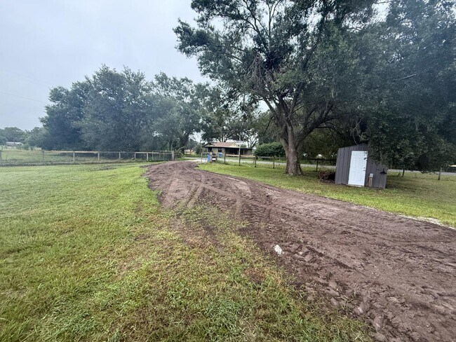 Building Photo - 4901 N Vaughn Rd