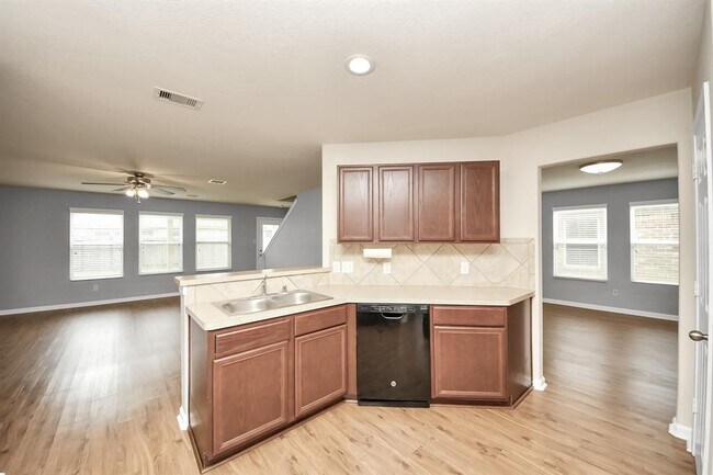 Building Photo - 9914 Swallow Dr