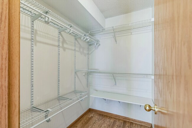 Building Photo - 1008 Oak St