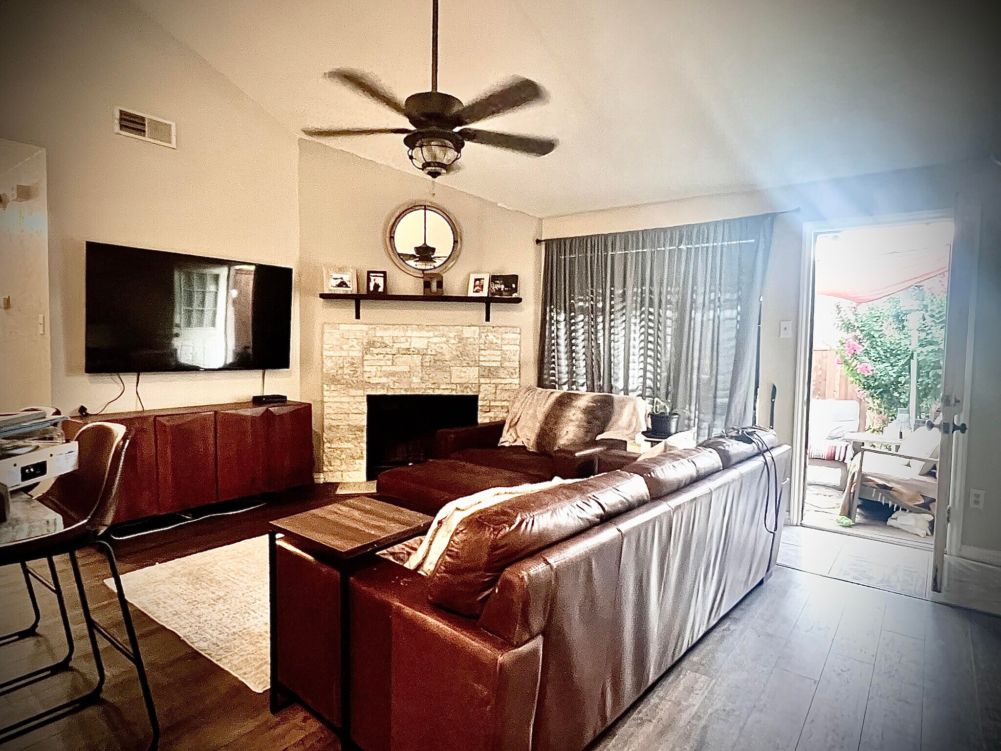 Building Photo - 213 Hickory Springs Dr